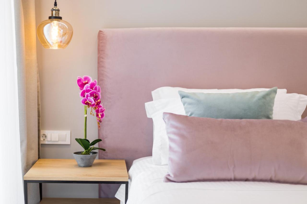 V Luxury Suites Kanáli Kültér fotó
