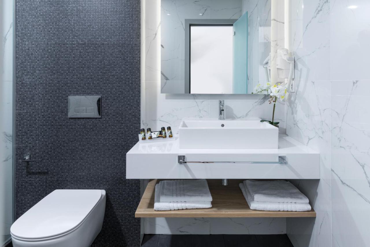 V Luxury Suites Kanáli Kültér fotó