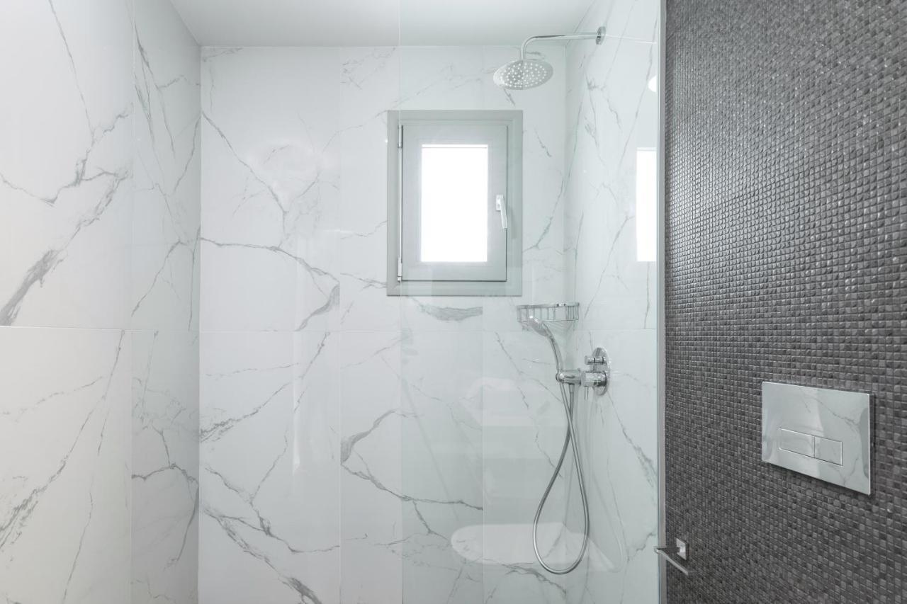 V Luxury Suites Kanáli Kültér fotó