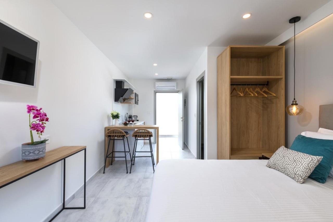 V Luxury Suites Kanáli Kültér fotó