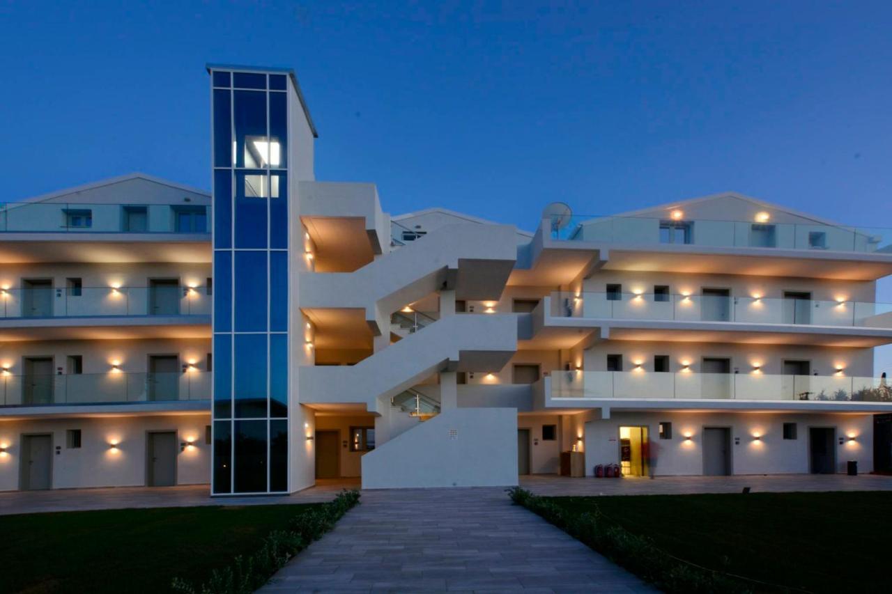 V Luxury Suites Kanáli Kültér fotó