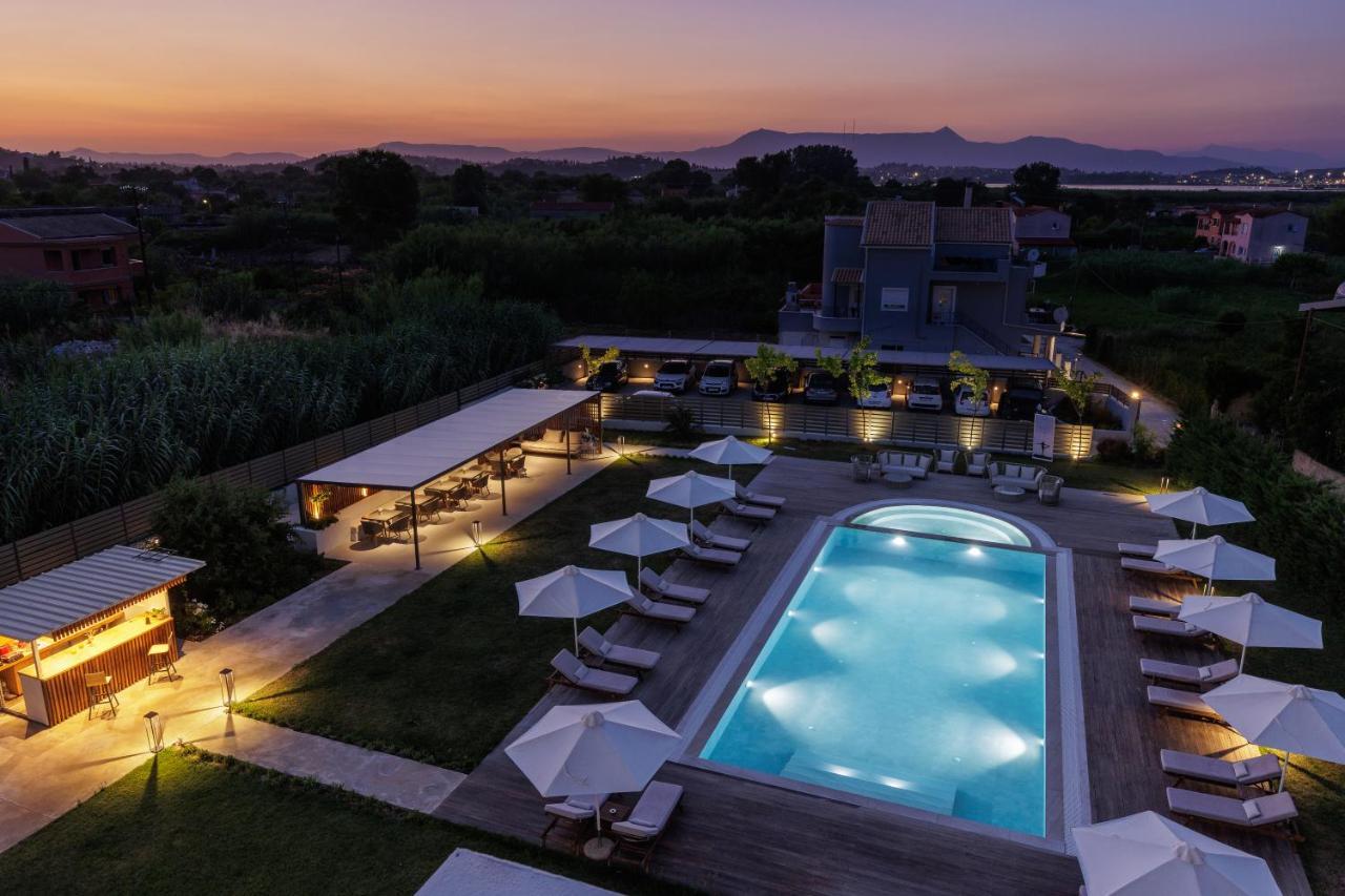 V Luxury Suites Kanáli Kültér fotó